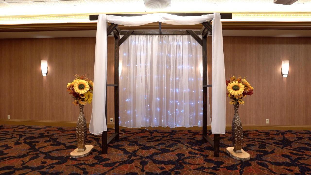 Holiday Inn Dubuque/Galena By Ihg Екстериор снимка