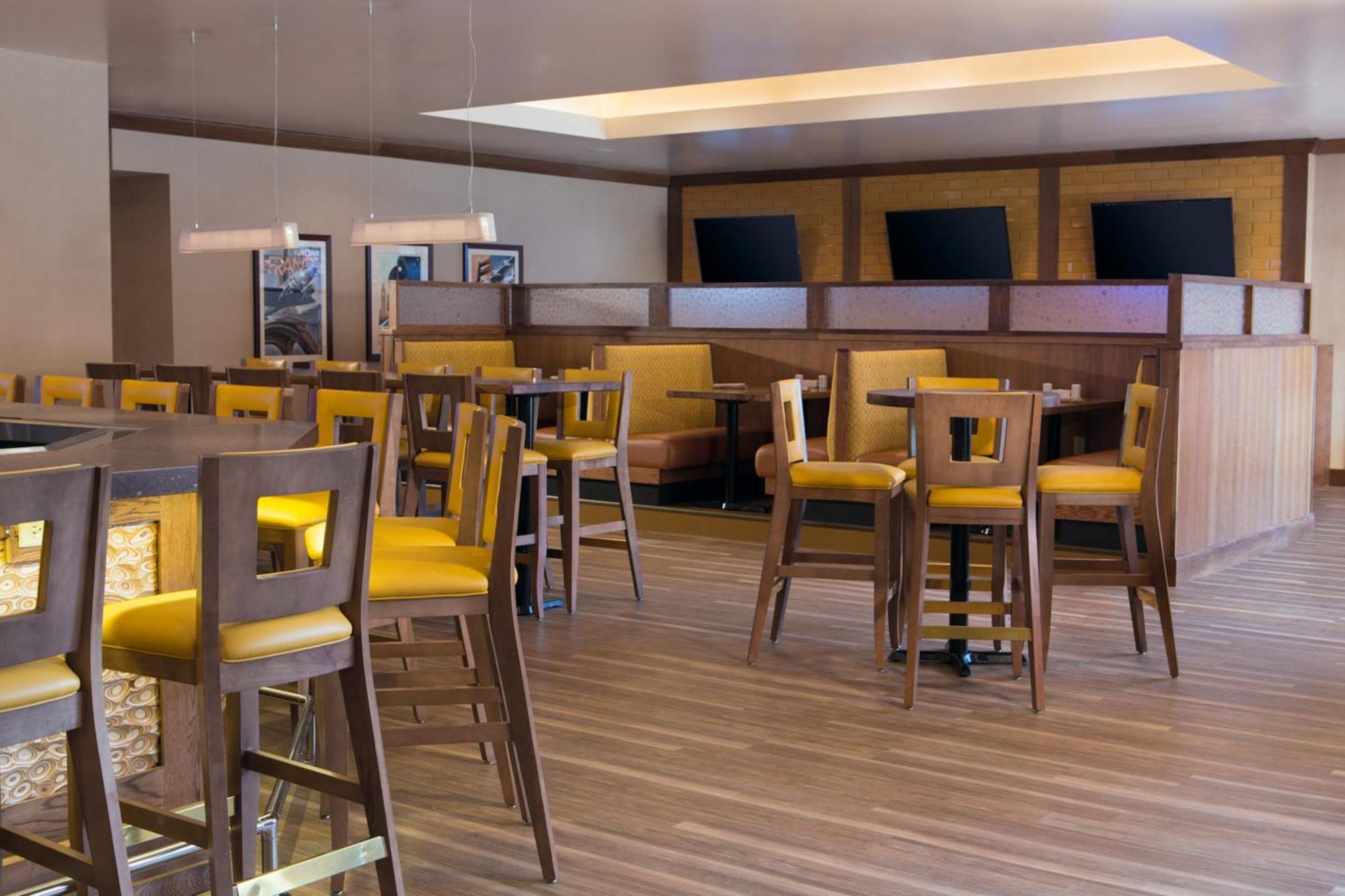 Holiday Inn Dubuque/Galena By Ihg Екстериор снимка