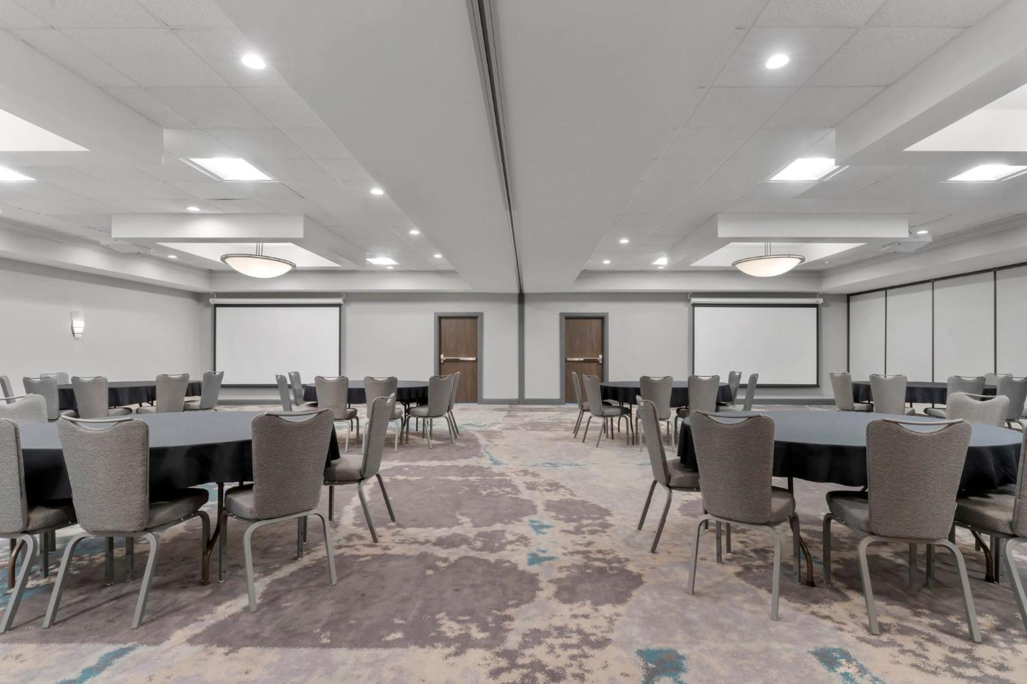 Holiday Inn Dubuque/Galena By Ihg Екстериор снимка