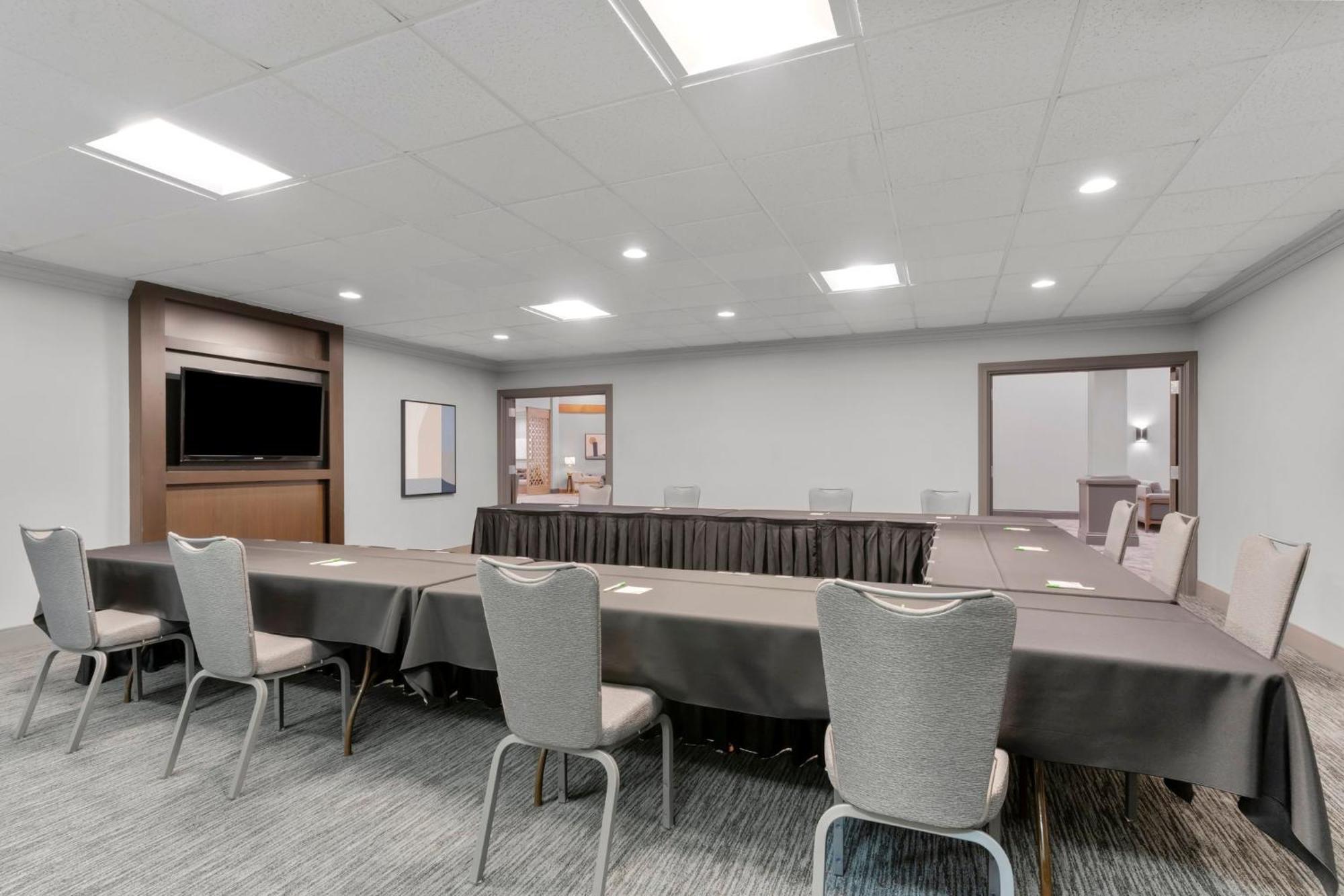 Holiday Inn Dubuque/Galena By Ihg Екстериор снимка