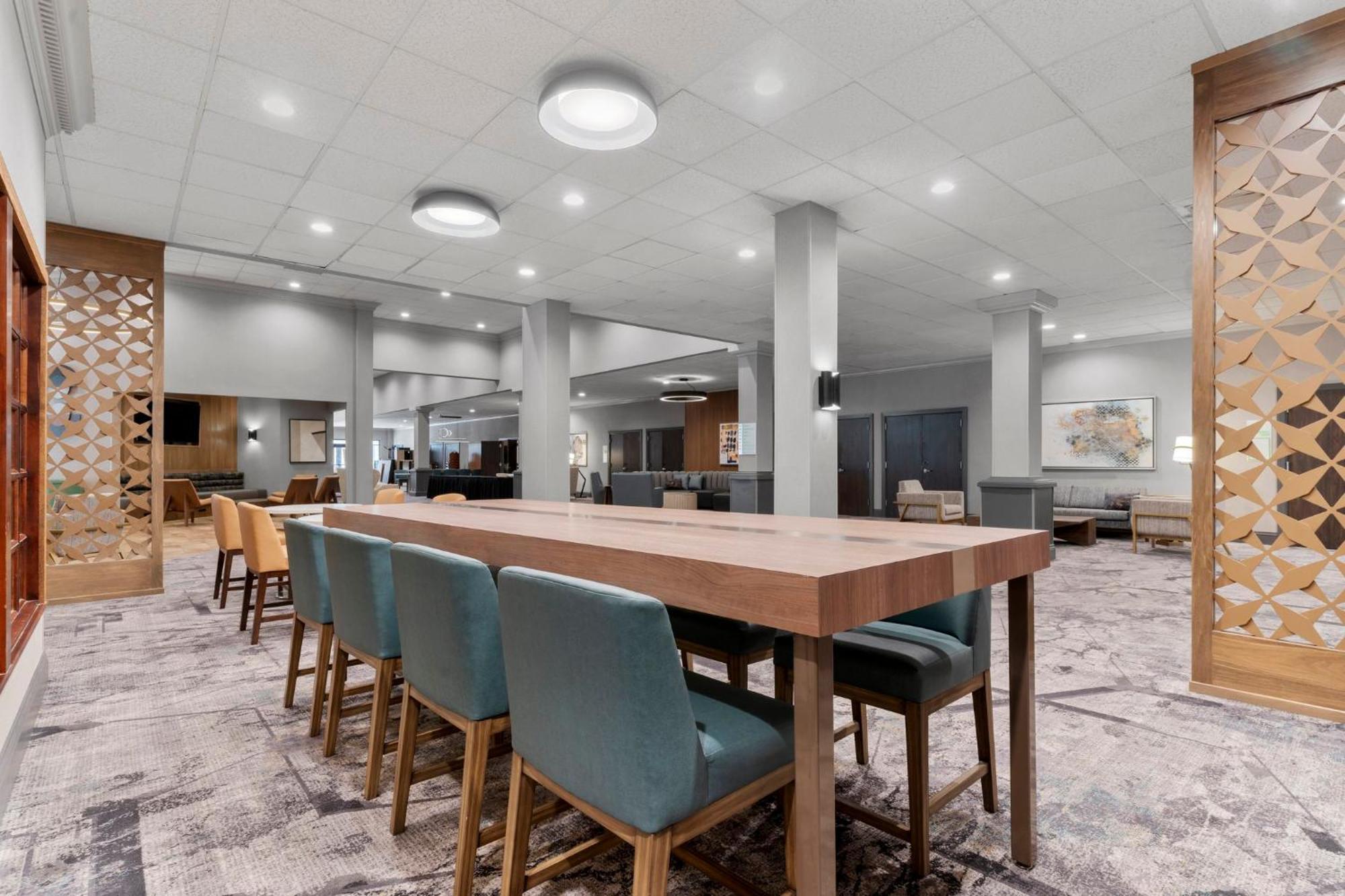 Holiday Inn Dubuque/Galena By Ihg Екстериор снимка