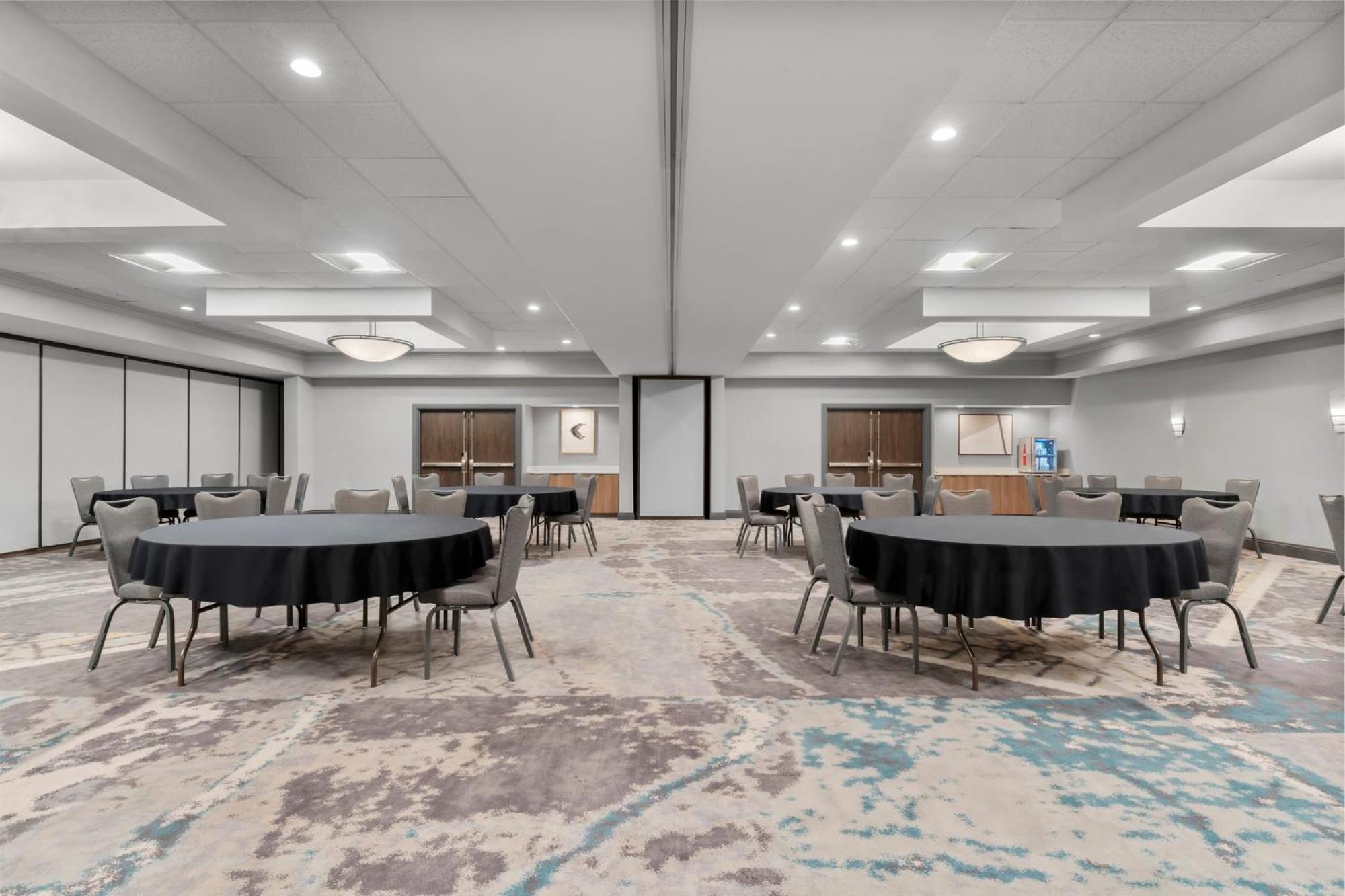 Holiday Inn Dubuque/Galena By Ihg Екстериор снимка