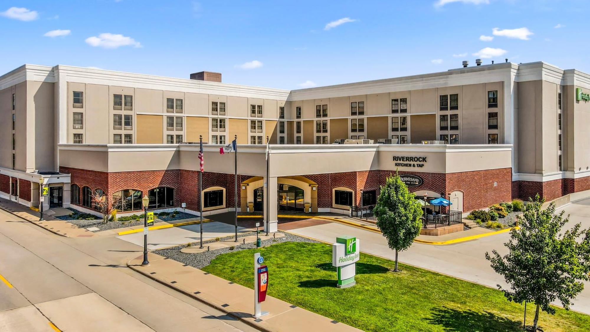 Holiday Inn Dubuque/Galena By Ihg Екстериор снимка