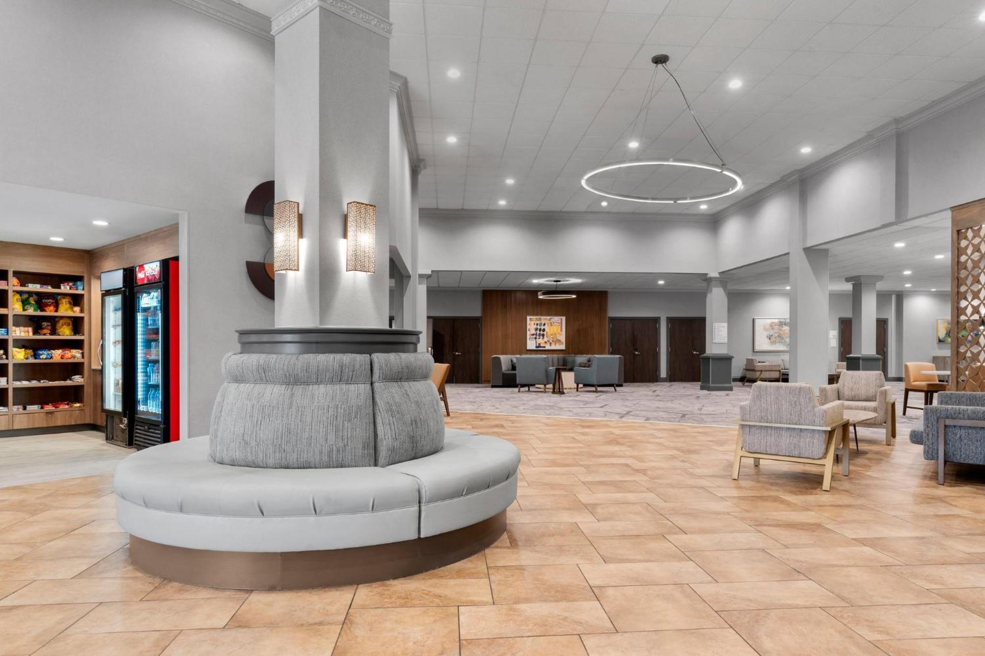 Holiday Inn Dubuque/Galena By Ihg Екстериор снимка