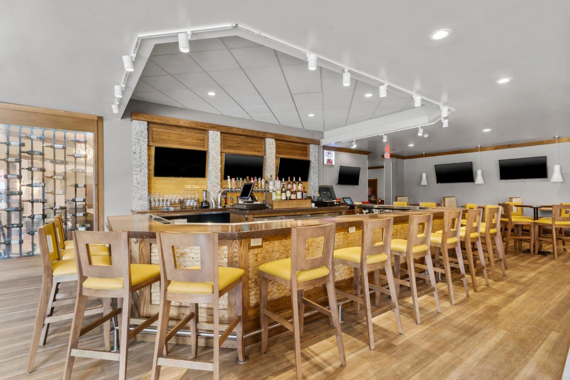 Holiday Inn Dubuque/Galena By Ihg Екстериор снимка
