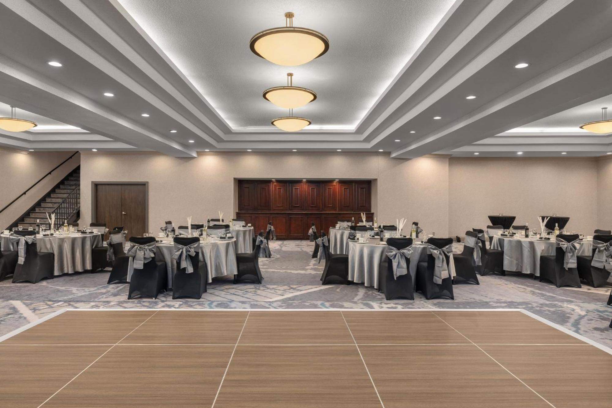 Holiday Inn Dubuque/Galena By Ihg Екстериор снимка