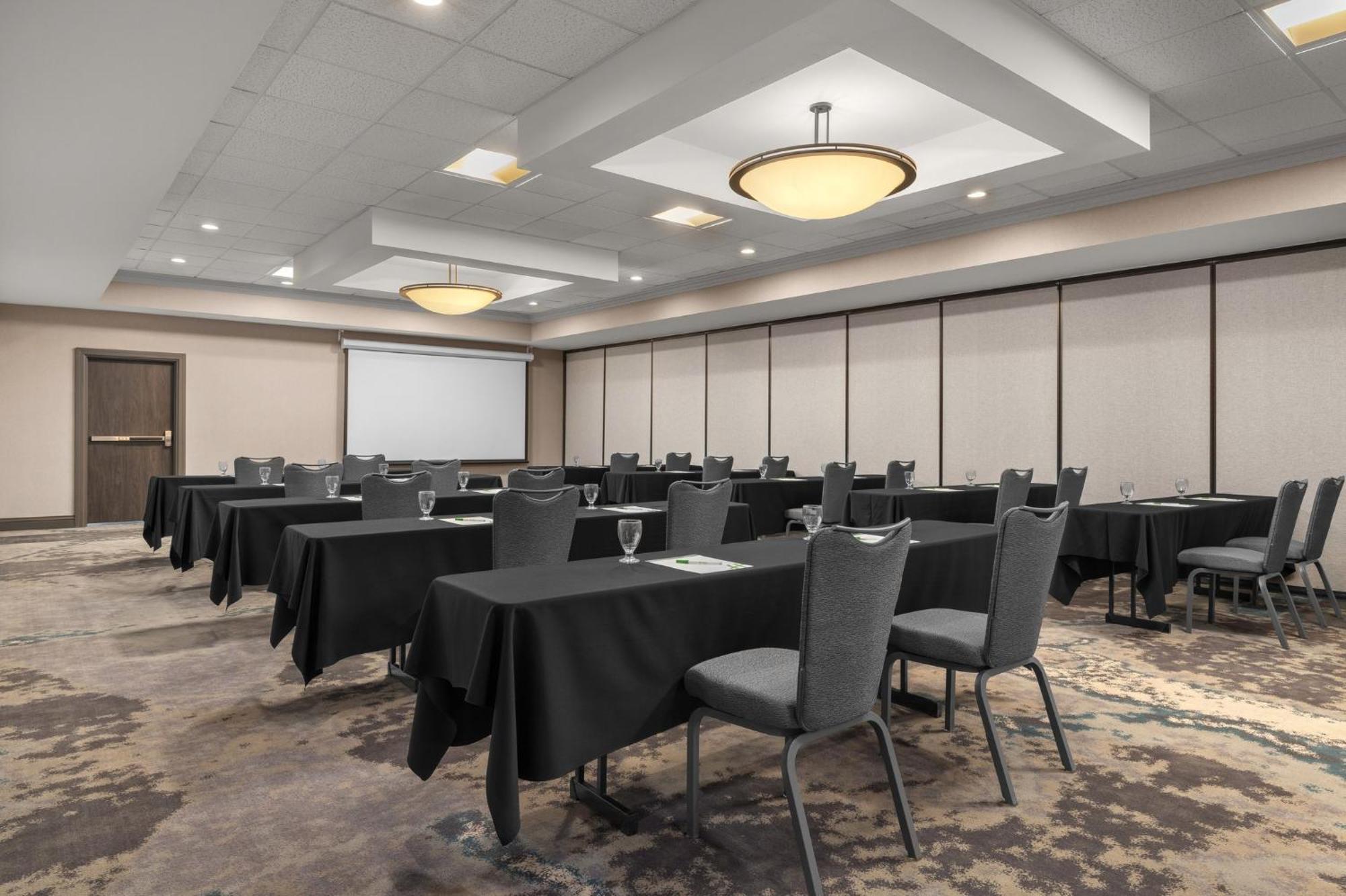 Holiday Inn Dubuque/Galena By Ihg Екстериор снимка