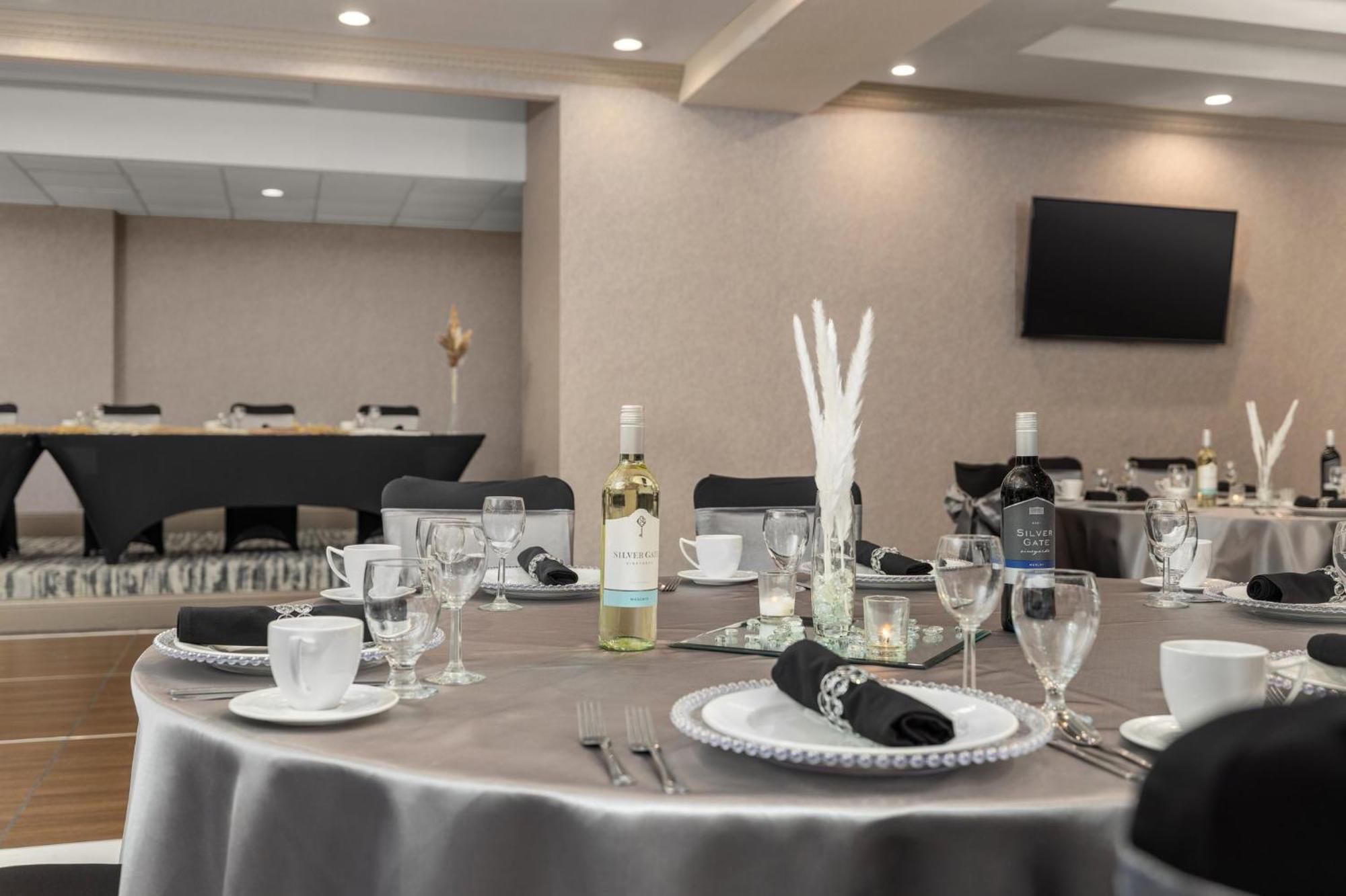 Holiday Inn Dubuque/Galena By Ihg Екстериор снимка