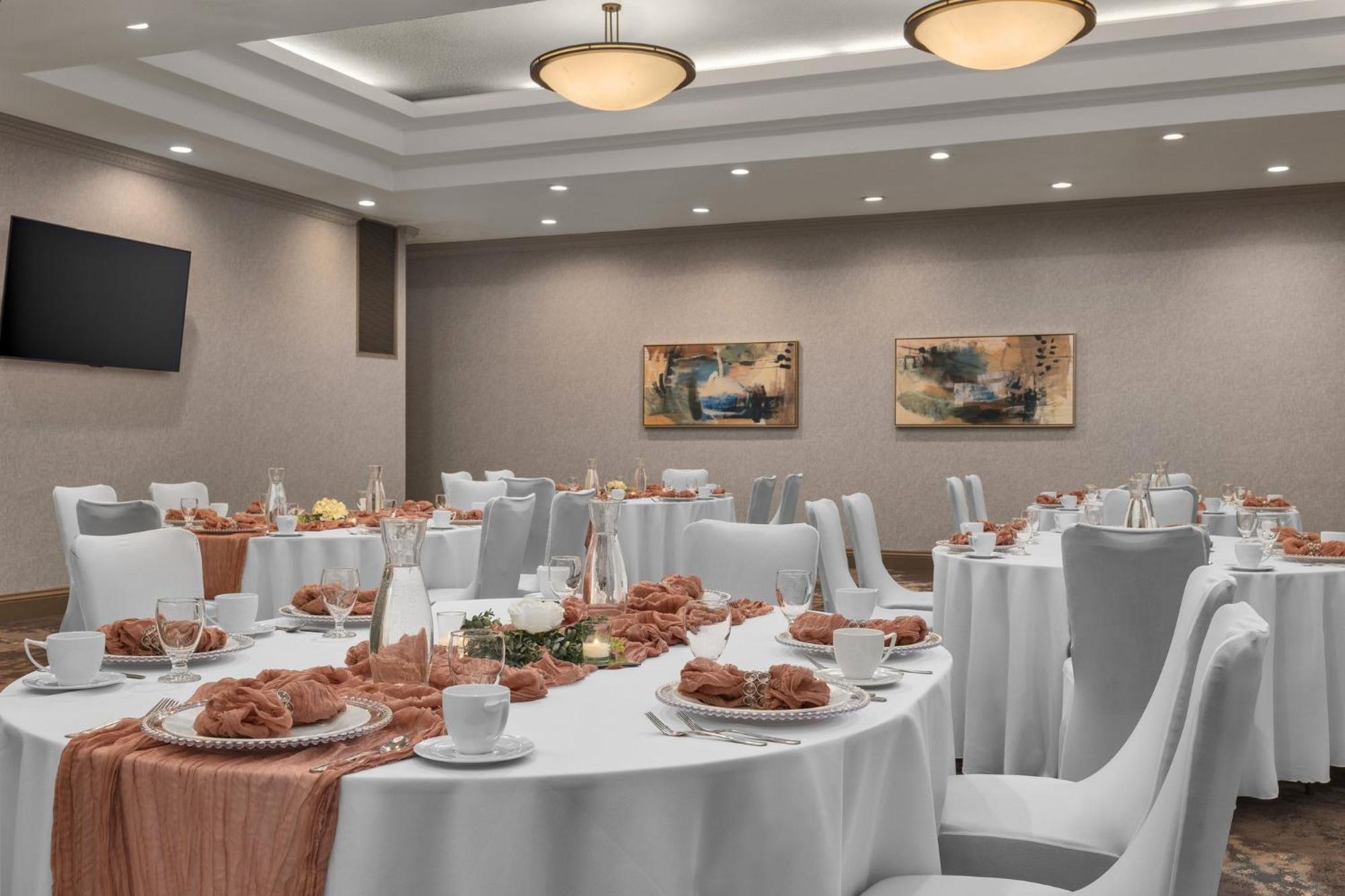 Holiday Inn Dubuque/Galena By Ihg Екстериор снимка