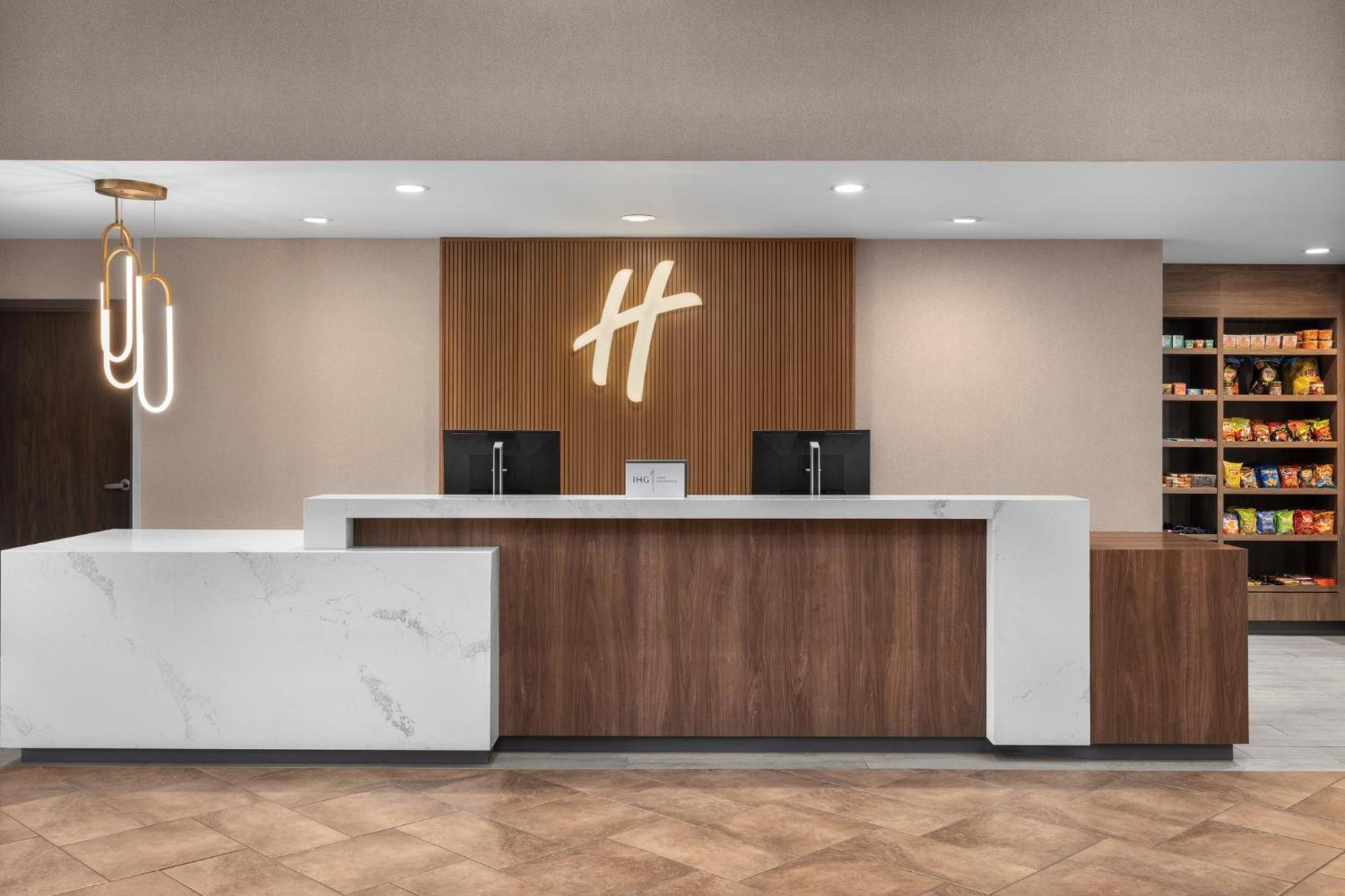 Holiday Inn Dubuque/Galena By Ihg Екстериор снимка